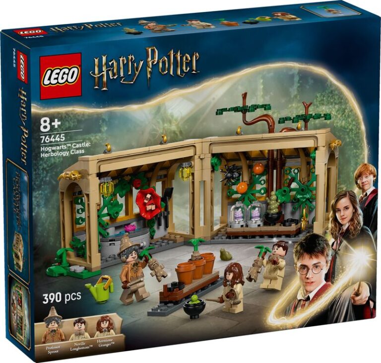 LEGO Harry Potter Hogwarts Castle: Herbology Class (76445)